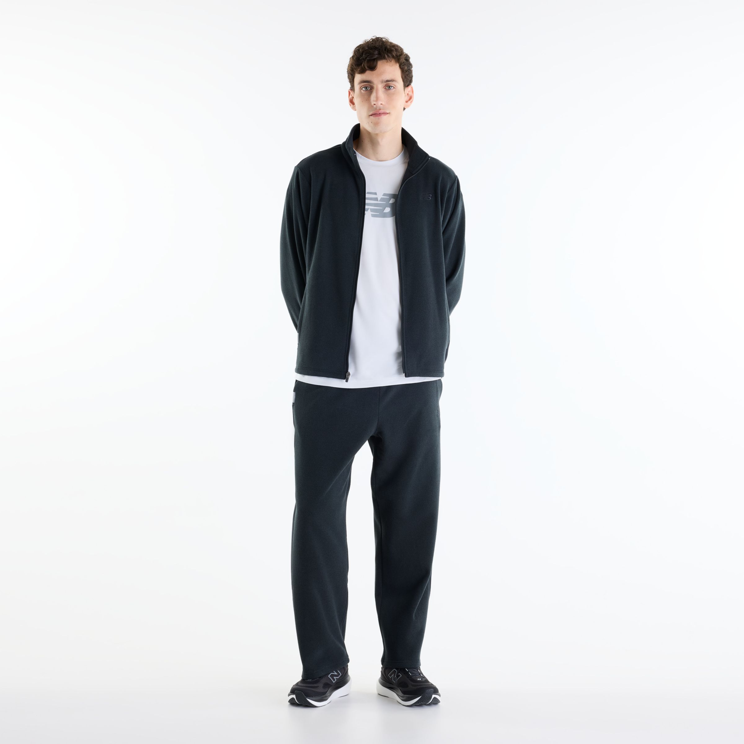 Ante is wearing size M and is 6'2"/187.96cm. Chest: 37.5"/95.25cm, Waist: 31"/78.74cm, Hips: 40.5"/102.87cm