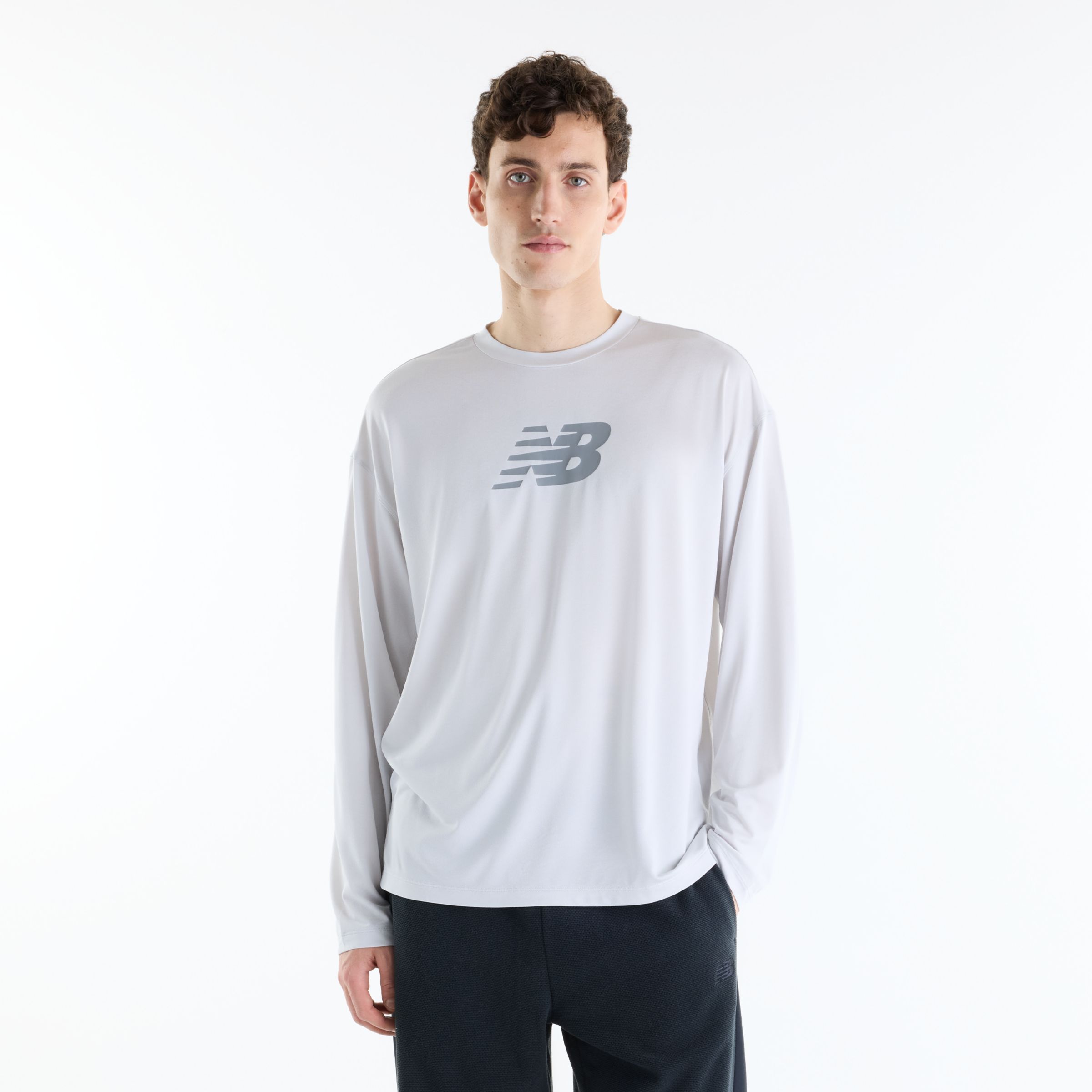 Ante is wearing size M and is 6'2"/187.96cm. Chest: 37.5"/95.25cm, Waist: 31"/78.74cm, Hips: 40.5"/102.87cm