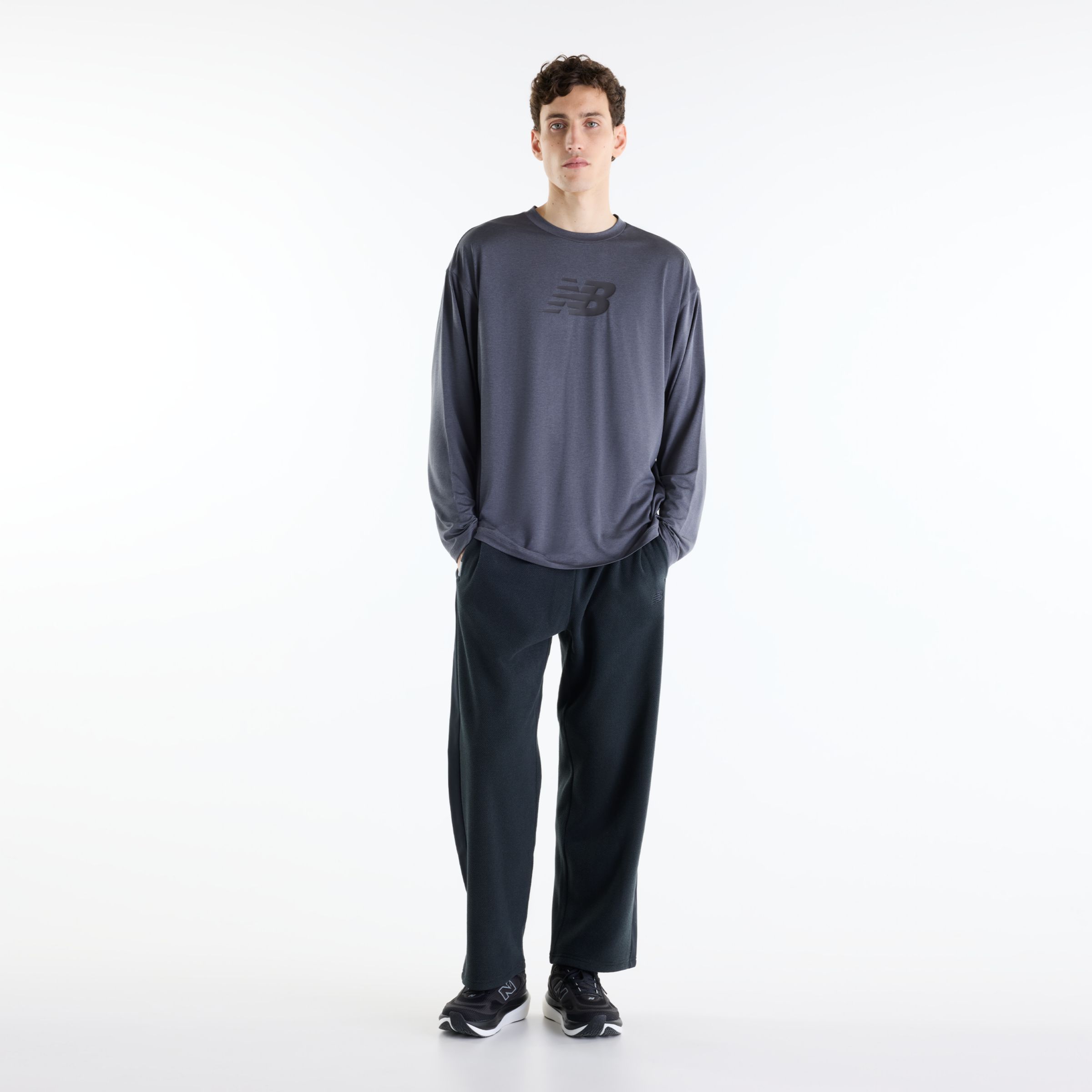 Javo is wearing size M and is 6'1"/188cm. Chest: 29.14"/74cm, Waist: 28"/71cm, Hips: 33.9"/86cm