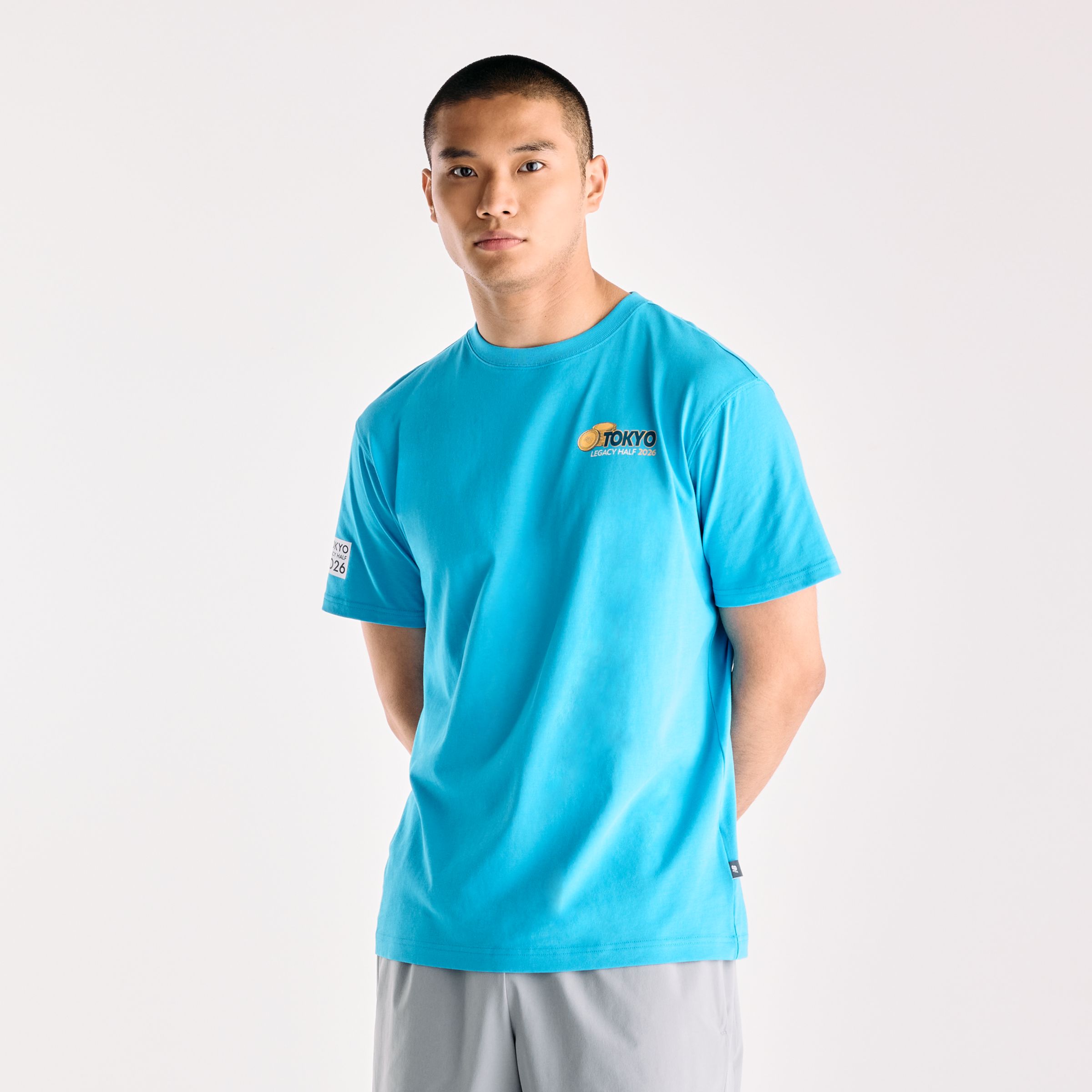 Ngawang is wearing size M and is 6'1"/185 cm. Chest: 38"/96.5 cm, Waist: 31"/78.7 cm