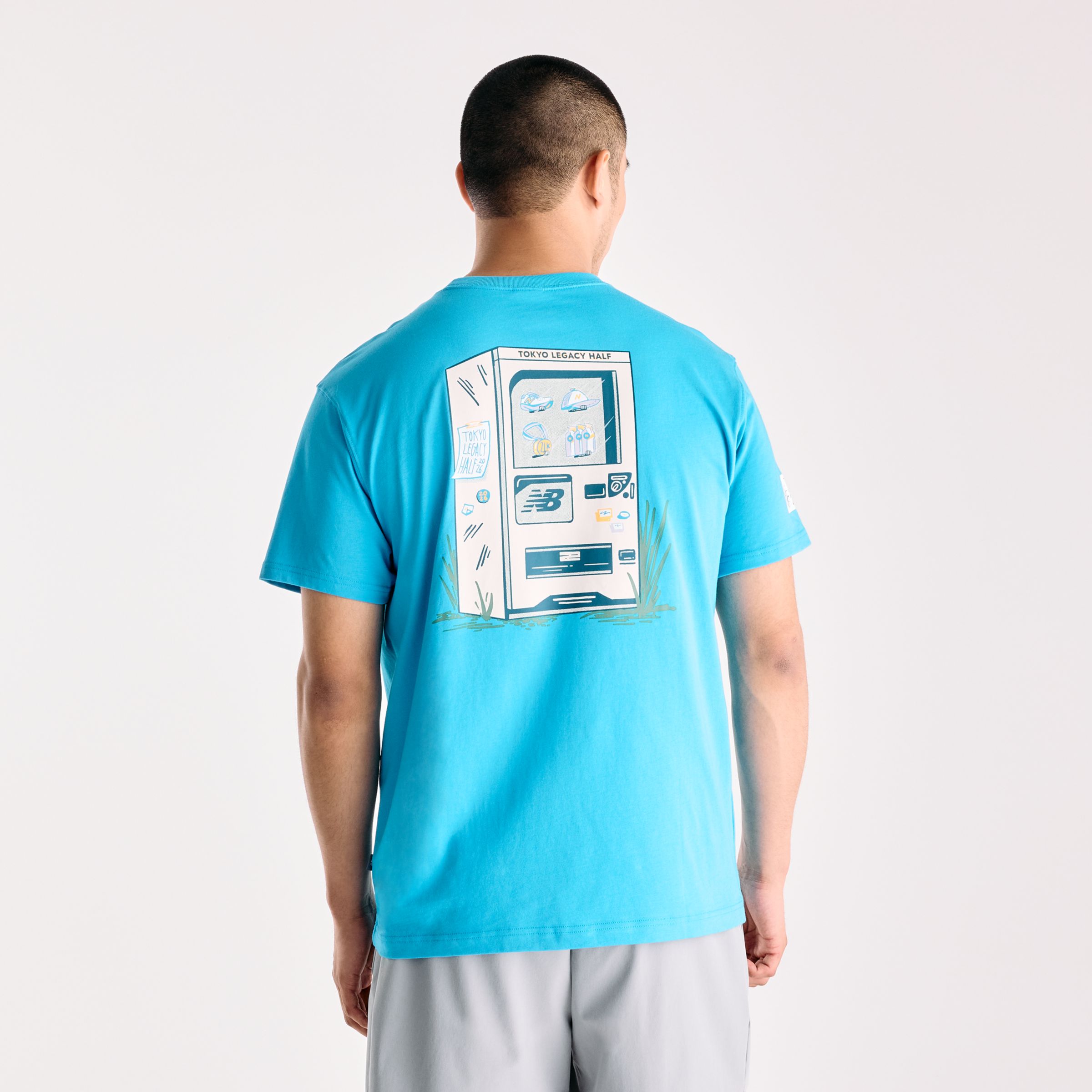 Ngawang is wearing size M and is 6'1"/185 cm. Chest: 38"/96.5 cm, Waist: 31"/78.7 cm