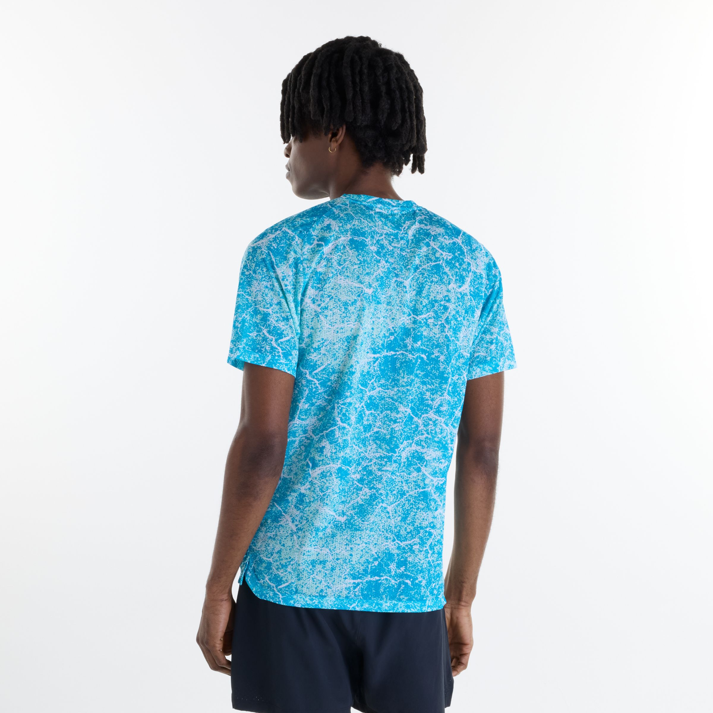 Glad is wearing size M and is 6'1"/ 185cm. Waist: 29"/74cm
