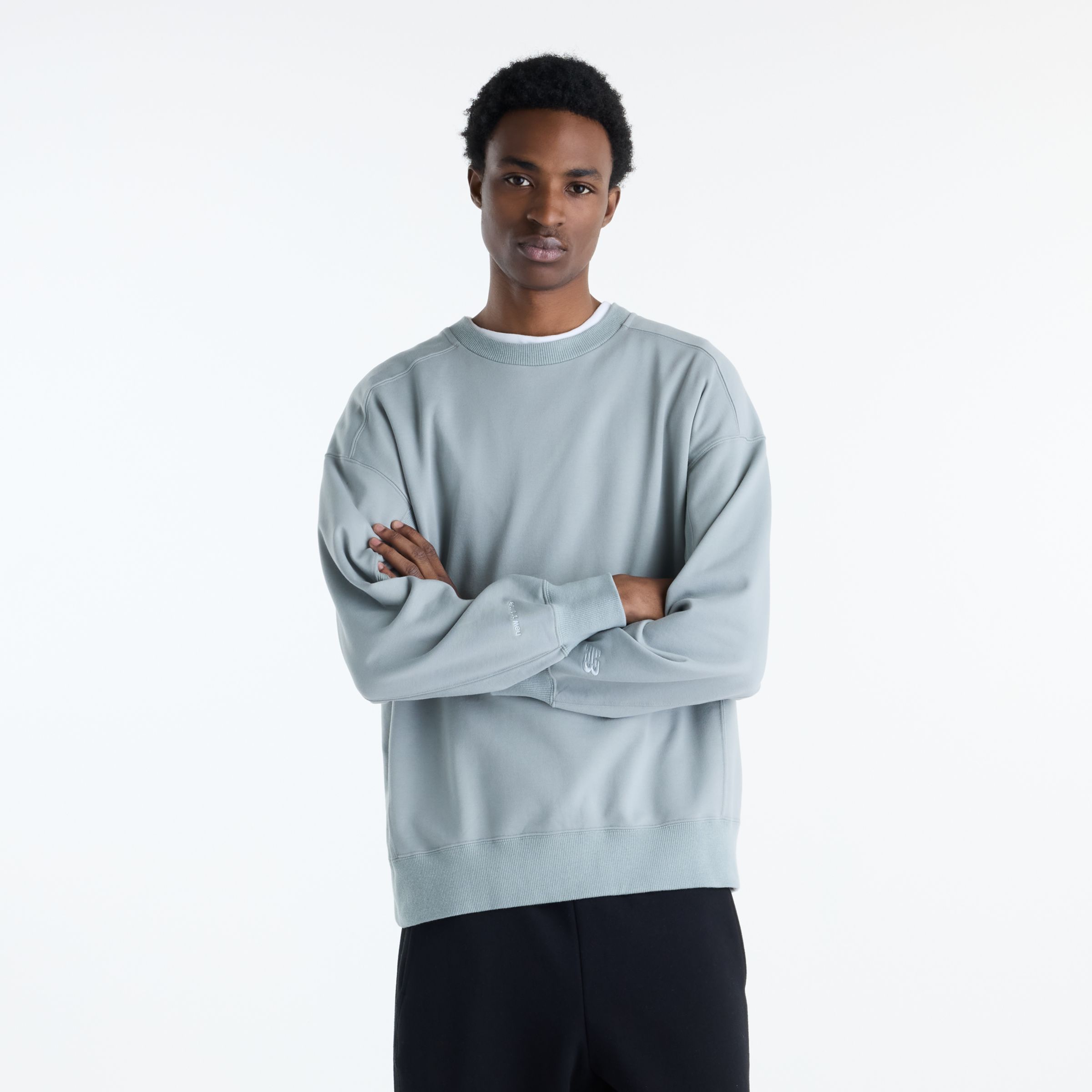 Javo is wearing size M and is 6'1"/188cm. Chest: 29.14"/74cm, Waist: 28"/71cm, Hips: 33.9"/86cm