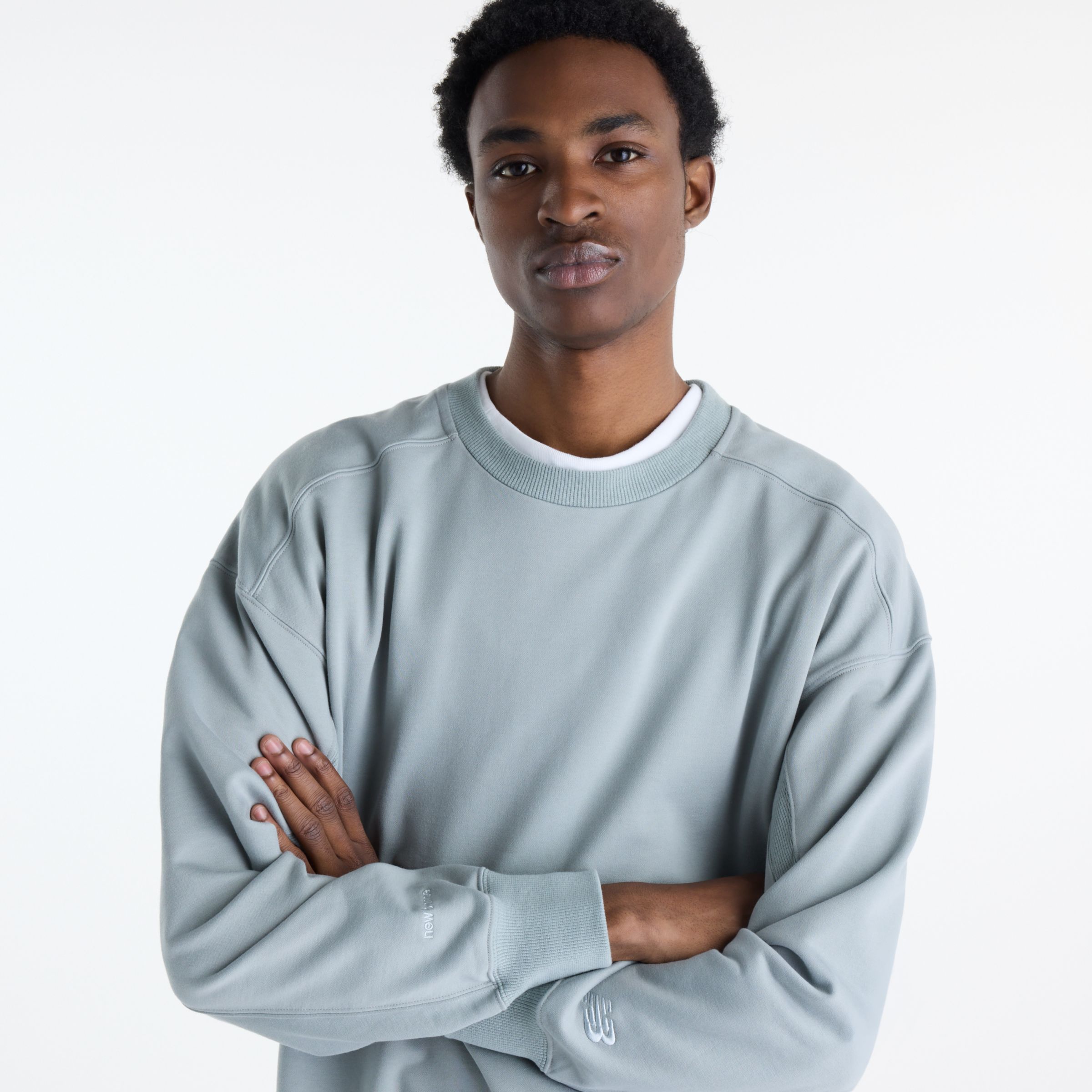 Javo is wearing size M and is 6'1"/188cm. Chest: 29.14"/74cm, Waist: 28"/71cm, Hips: 33.9"/86cm