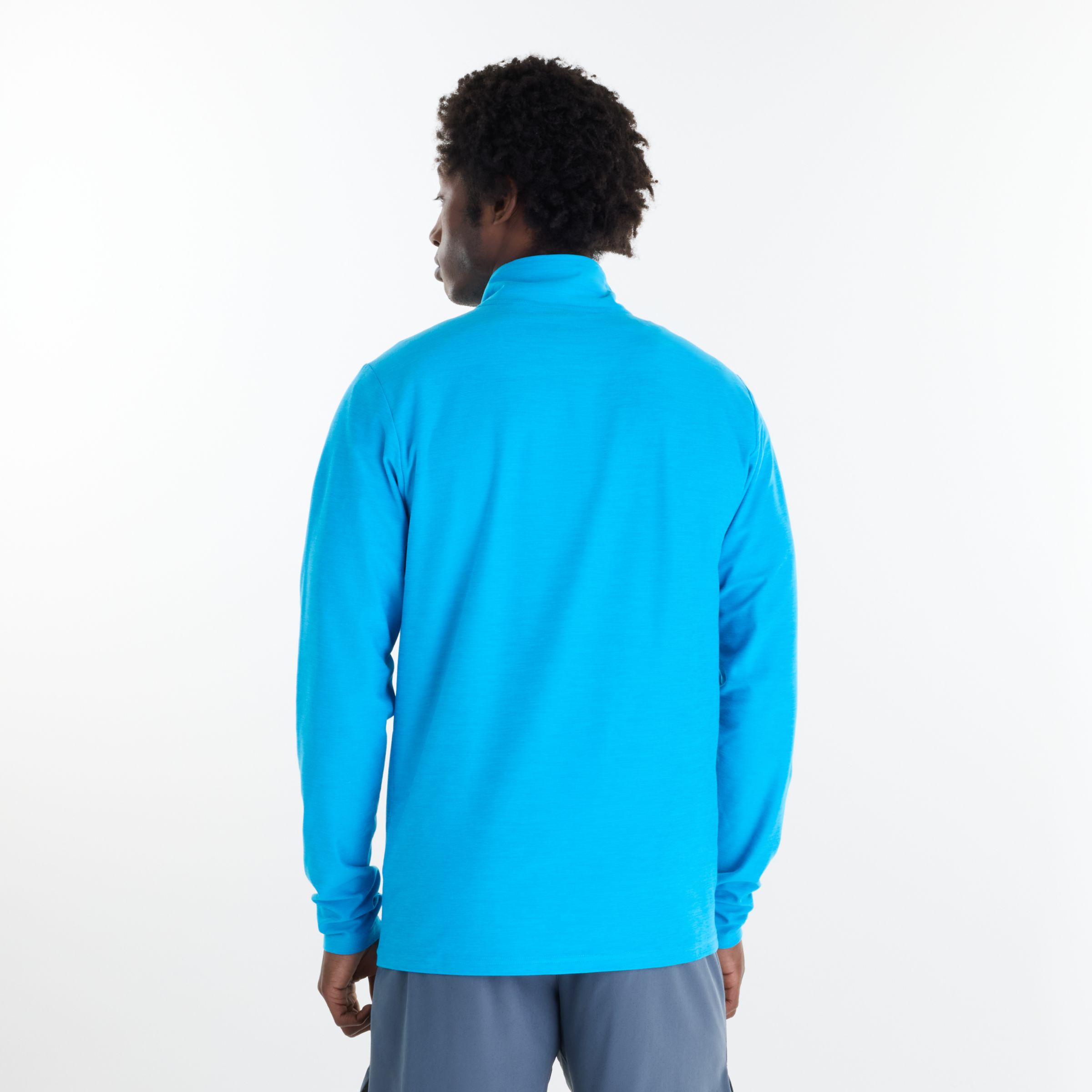 Tyliv is wearing size M and is 6'1"/186cm. Chest: 34.5"/88cm, Waist: 29"/74cm, Hips: 36.5"/93cm
