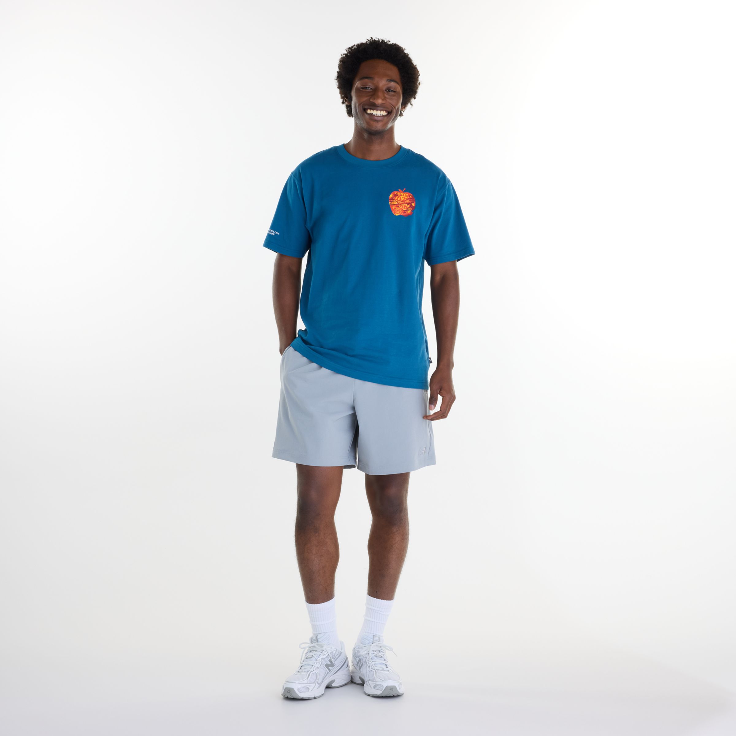 Tyliv is wearing size M and is 6'1"/186cm. Chest: 34.5"/88cm, Waist: 29"/74cm, Hips: 36.5"/93cm