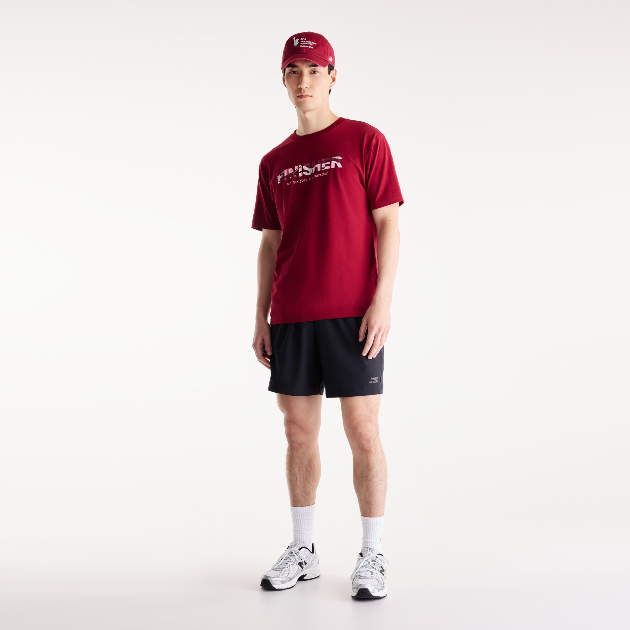 Derek is wearing size M and is 6'1"/187cm. Chest: 38R/96cm, Waist: 31"/79cm