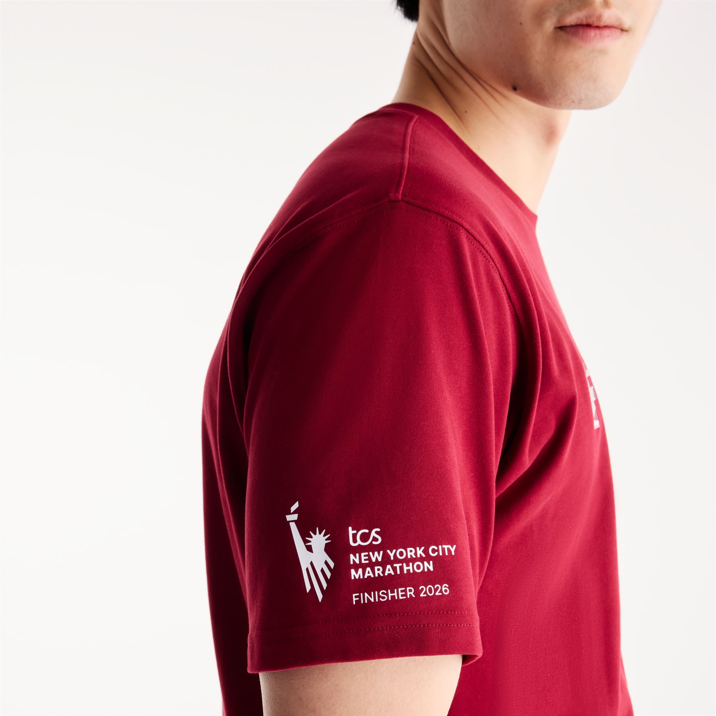 Derek is wearing size M and is 6'1"/187cm. Chest: 38R/96cm, Waist: 31"/79cm