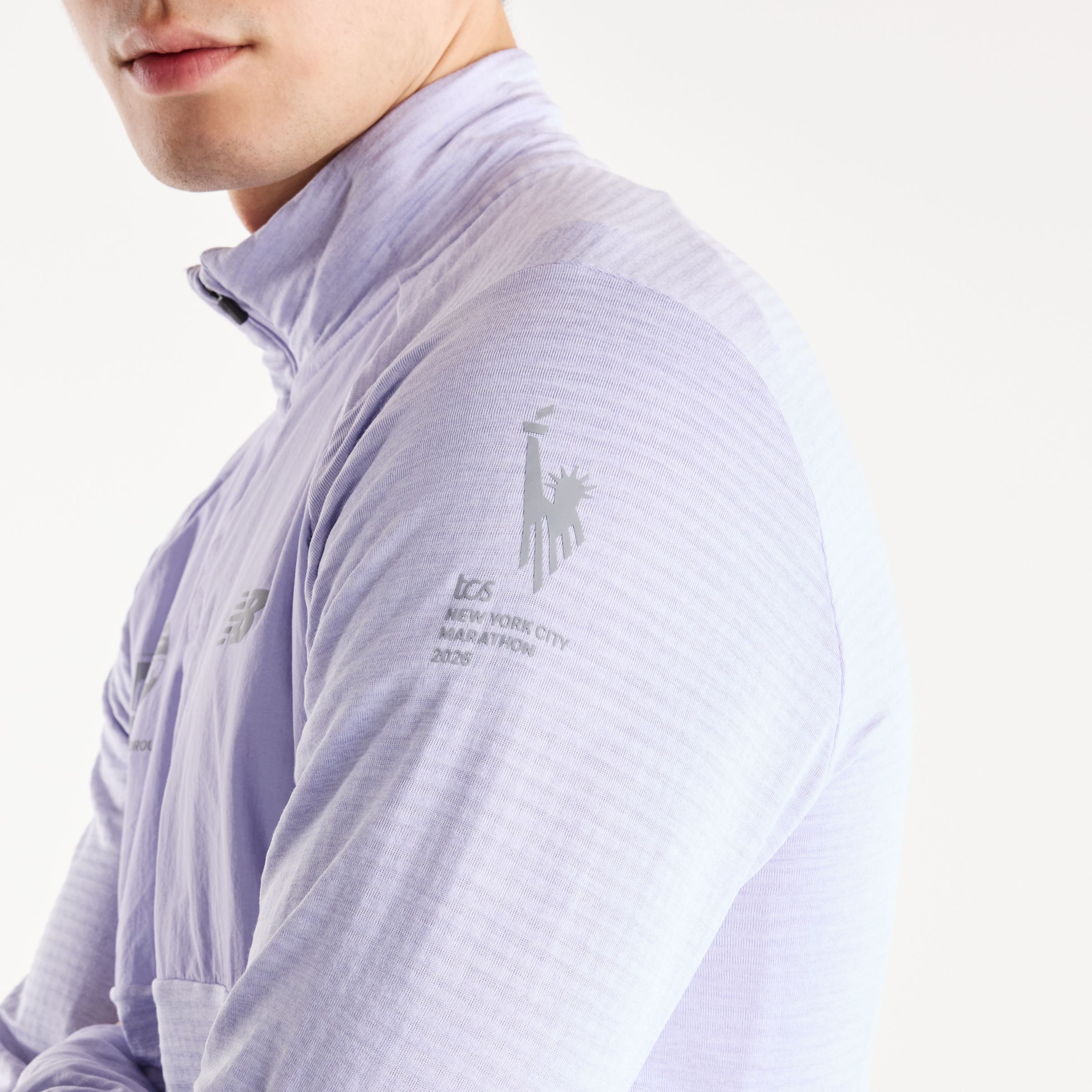 Derek is wearing size M and is 6'1"/187cm. Chest: 38"/96cm, Waist: 31"/79cm