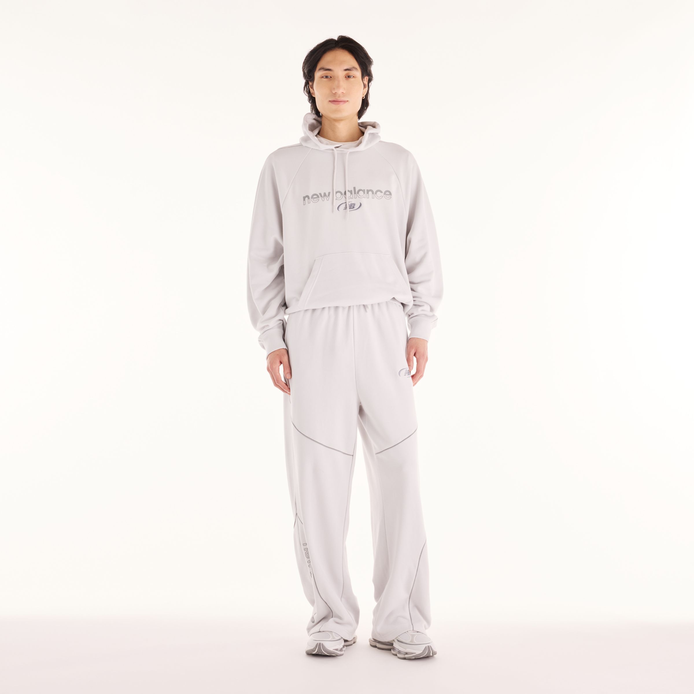 Nelson is wearing size M and is 5'4.5/164cm. Chest: 34.75"/88cm, Waist: 29"/74cm, Hips: 35.5"/90cm