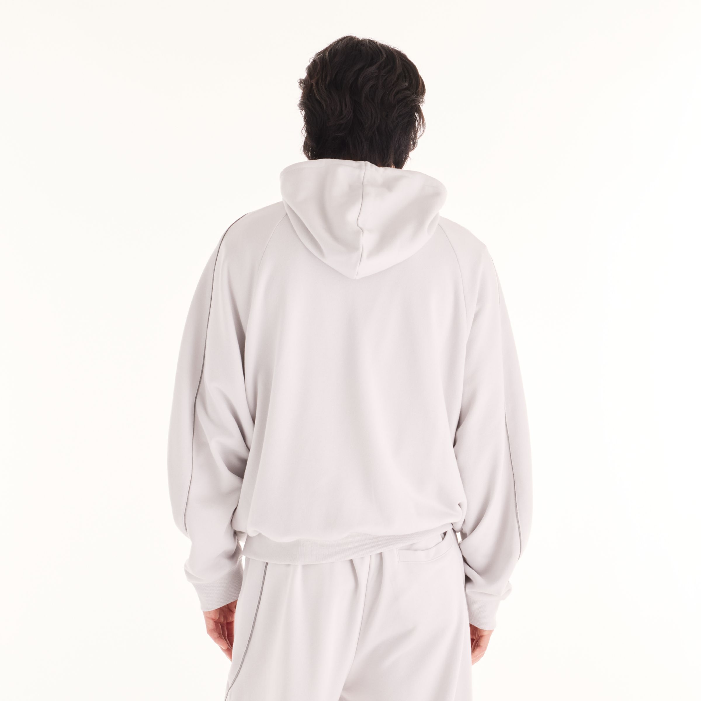 Nelson is wearing size M and is 5'4.5/164cm. Chest: 34.75"/88cm, Waist: 29"/74cm, Hips: 35.5"/90cm