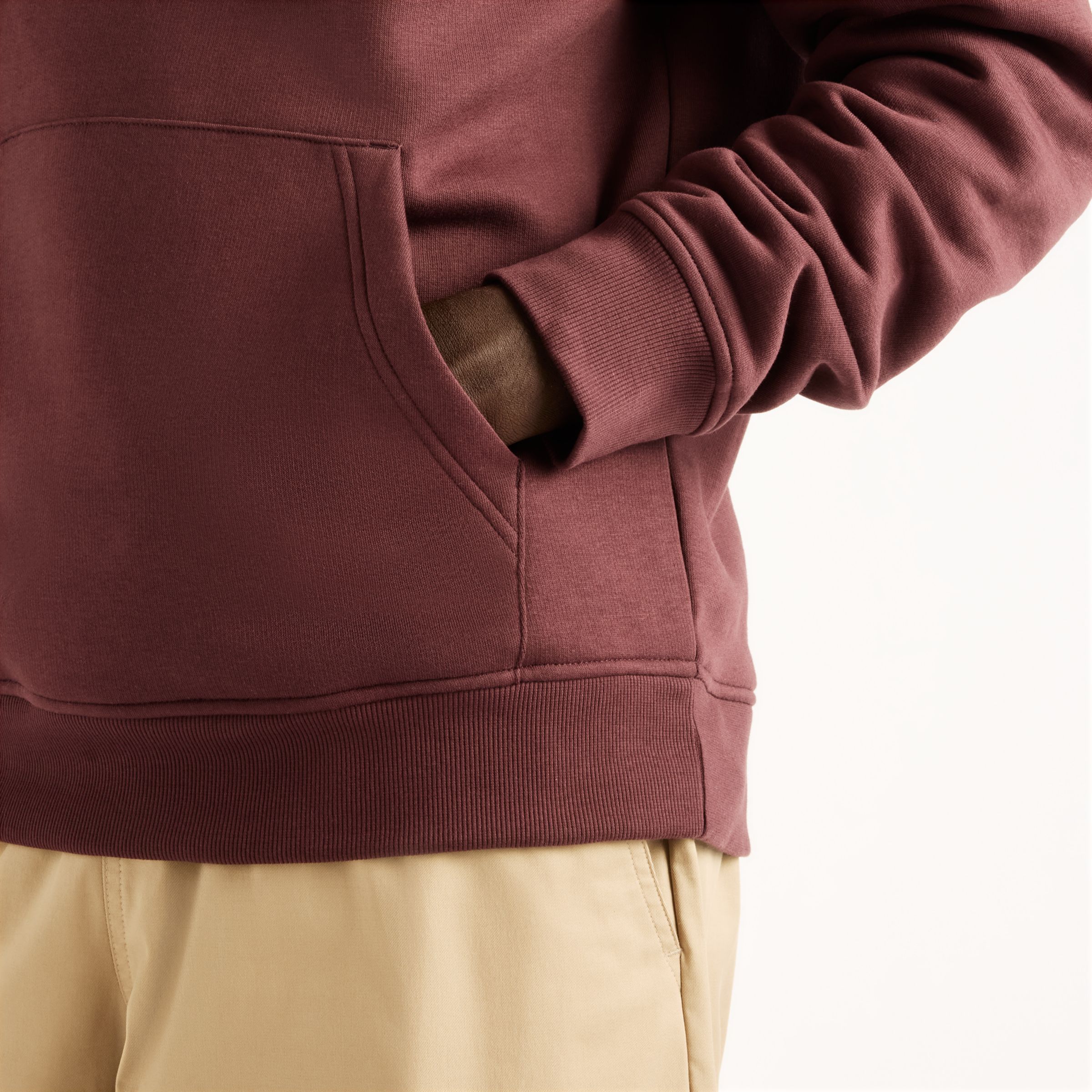 Fall is wearing size M and is 6'/183cm. Chest: 33.5"/85cm, Waist: 26.75"/68cm, Hips: 35"/89cm
