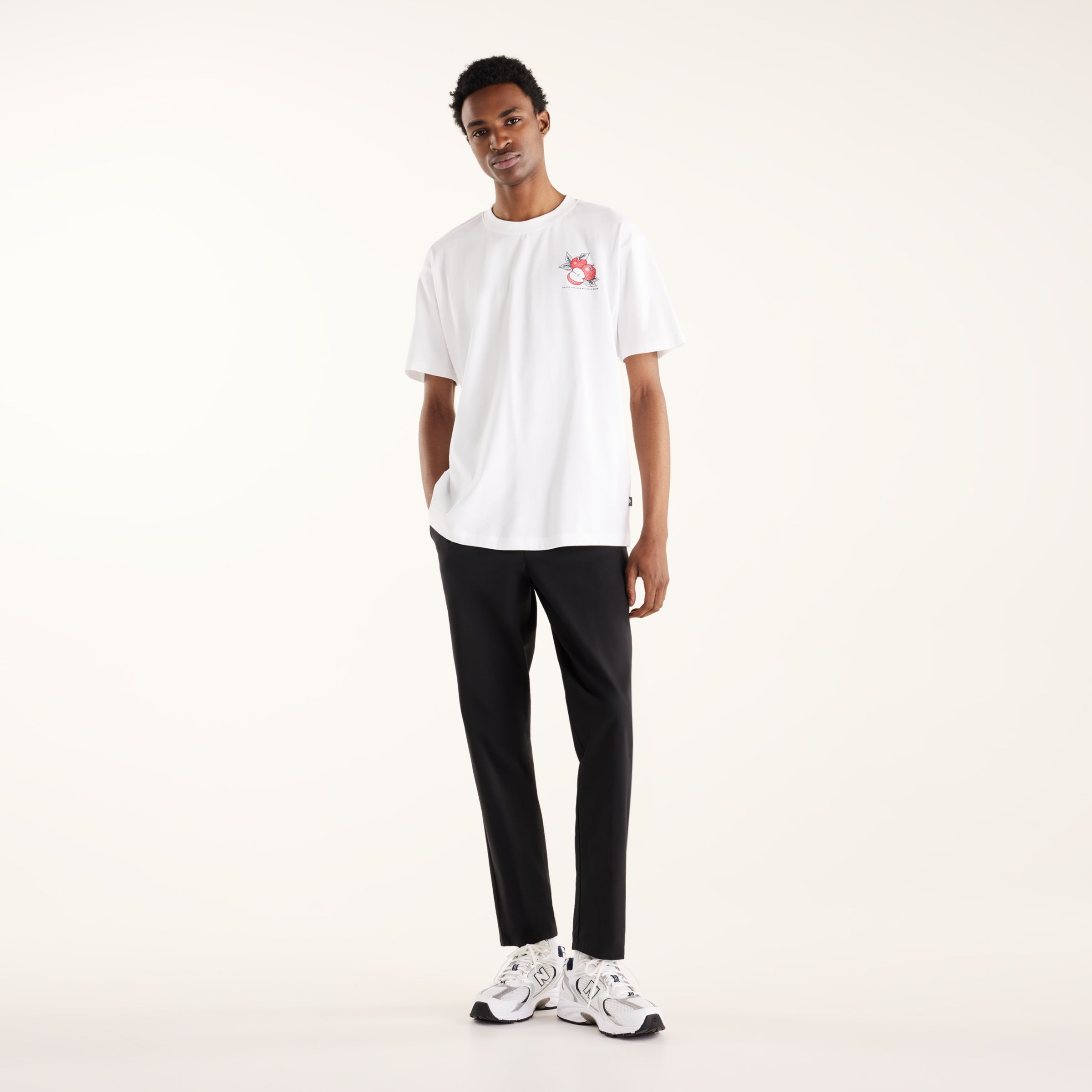 United Airlines NYC Half Men's Graphic T-Shirt - Apple