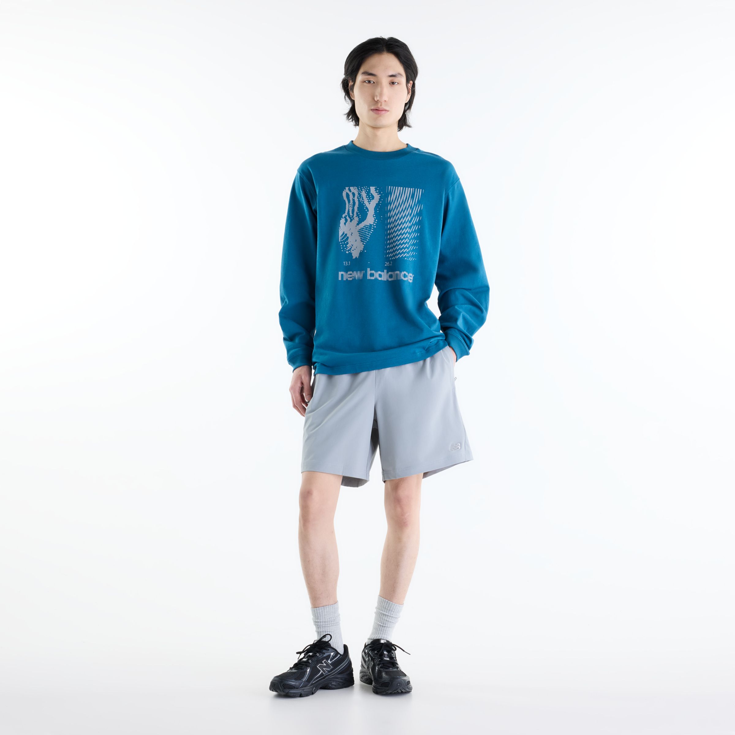 Justin is wearing size M and is 6'11"/186cm. Chest: 34"/86cm, Waist: 29"/74cm, Hips: 35"/89cm