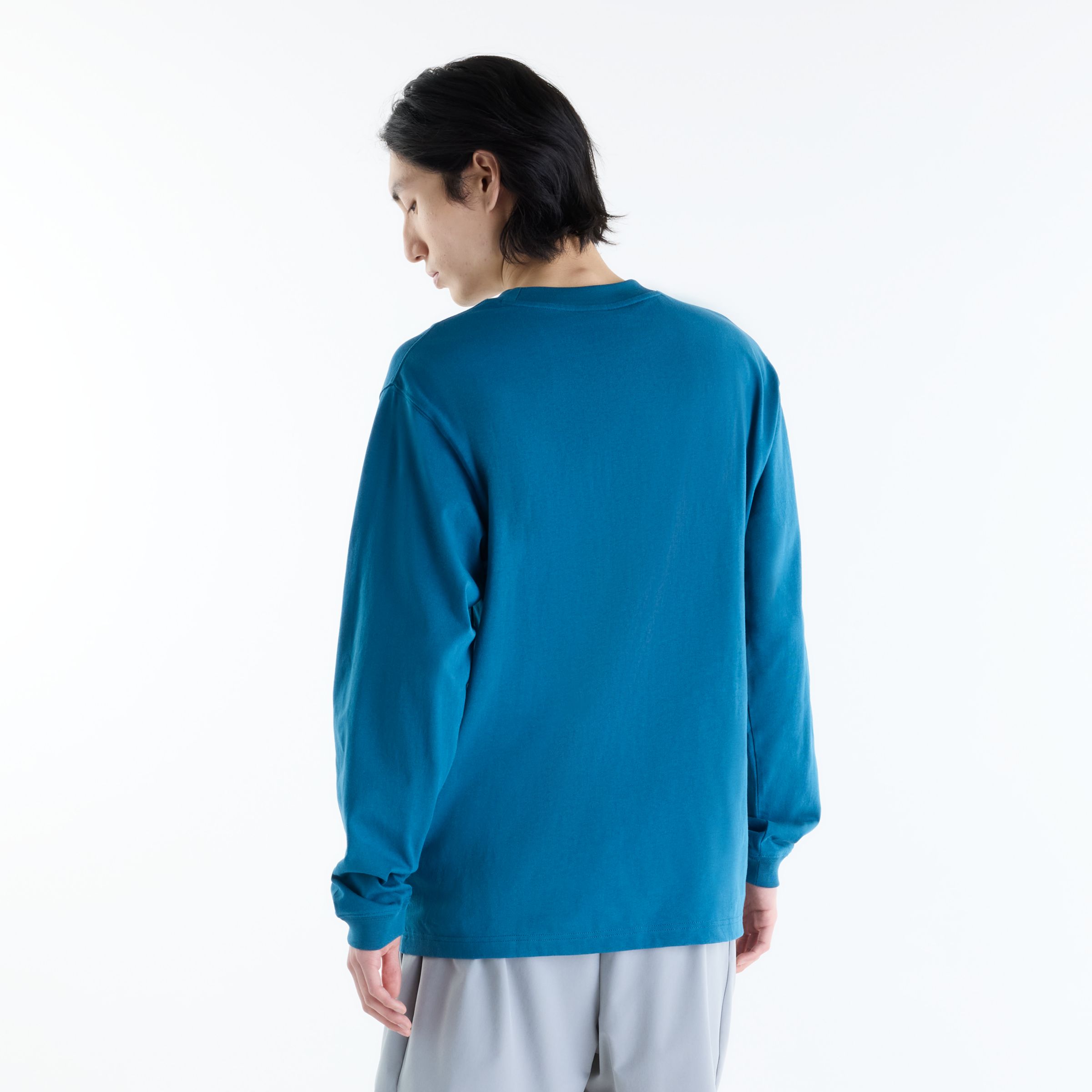 Justin is wearing size M and is 6'11"/186cm. Chest: 34"/86cm, Waist: 29"/74cm, Hips: 35"/89cm