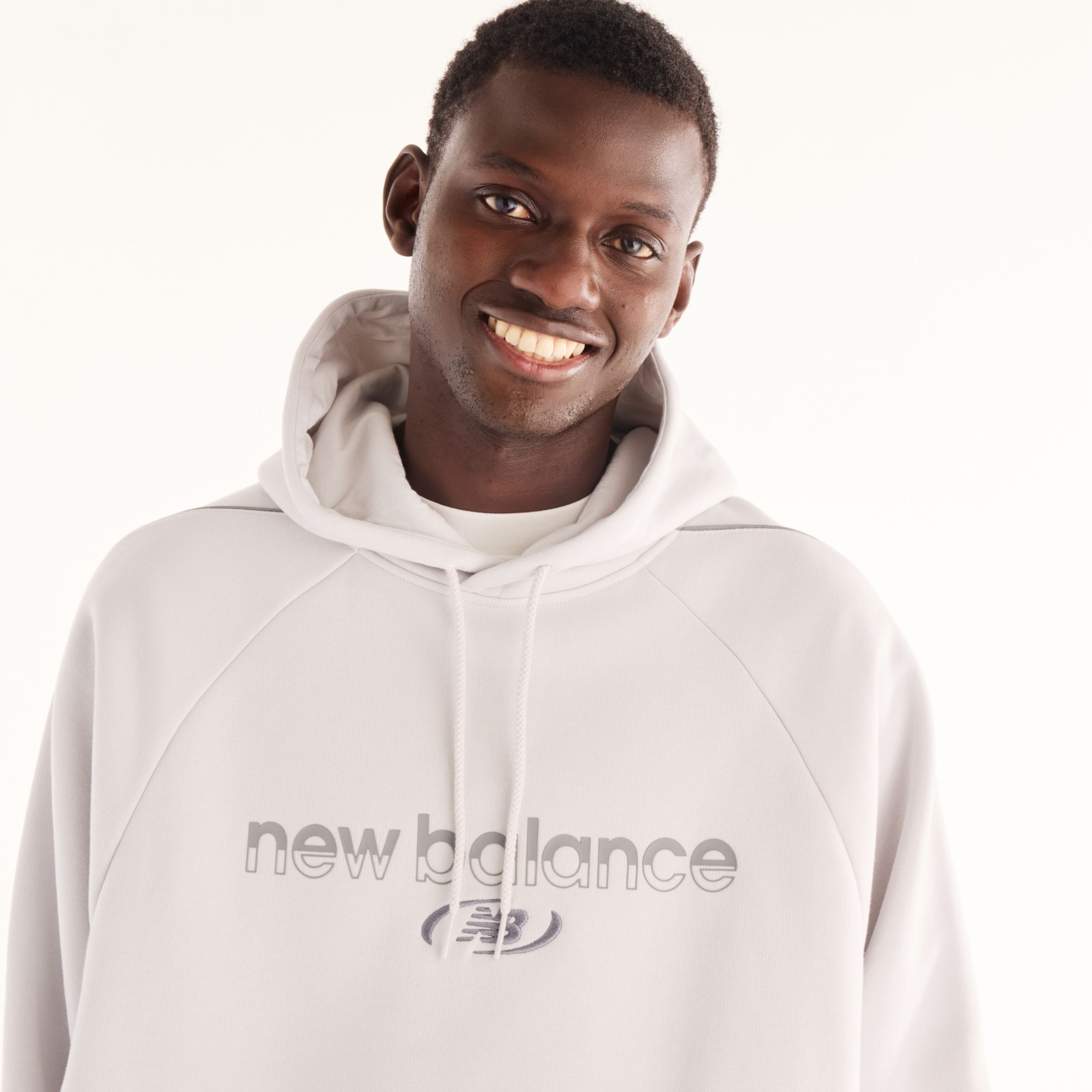 Osman is wearing size M and is 6'2"/188cm. Chest: 34.75"/88cm, Waist: 29"/74cm, Hips: 37"/94cm