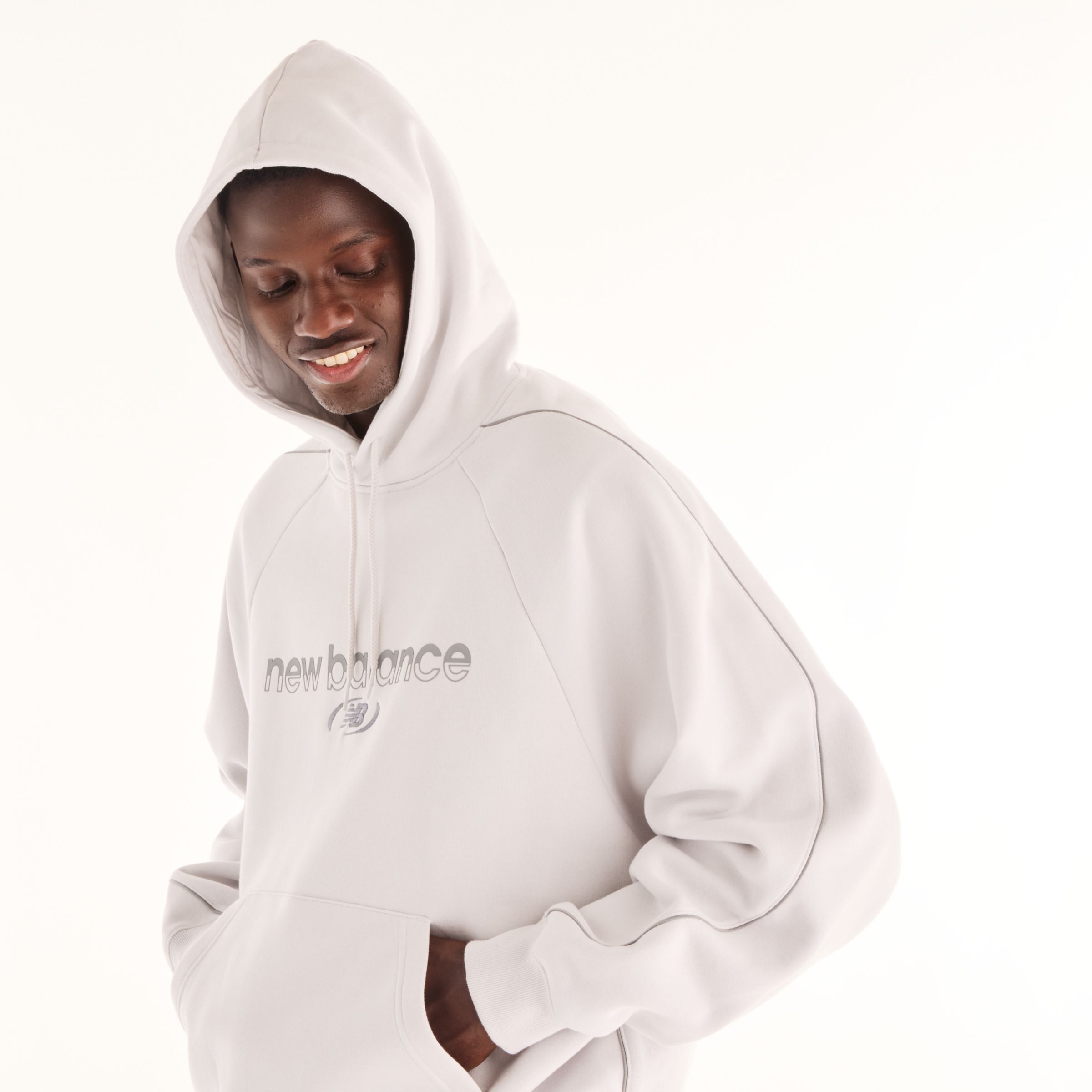 Osman is wearing size M and is 6'2"/188cm. Chest: 34.75"/88cm, Waist: 29"/74cm, Hips: 37"/94cm