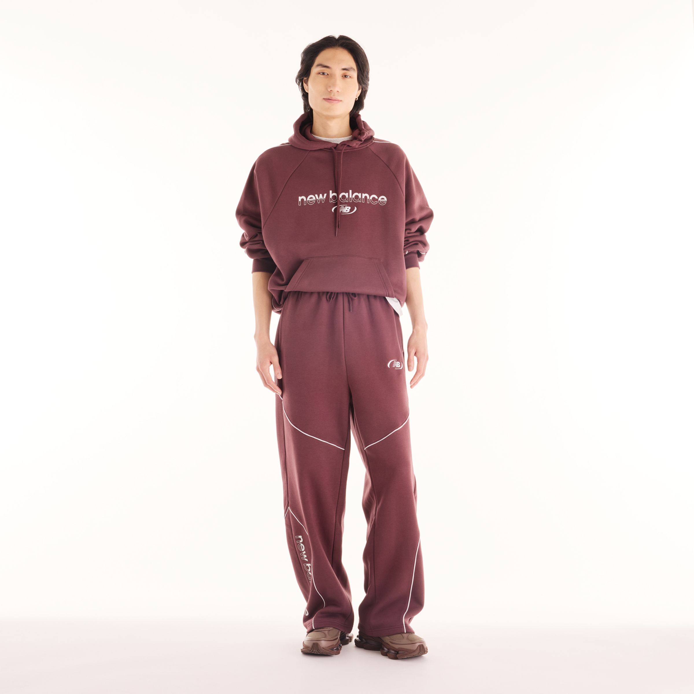 Justin is wearing size M and is 6'11"/186cm. Chest: 34"/86cm, Waist: 29"/74cm, Hips: 35"/89cm