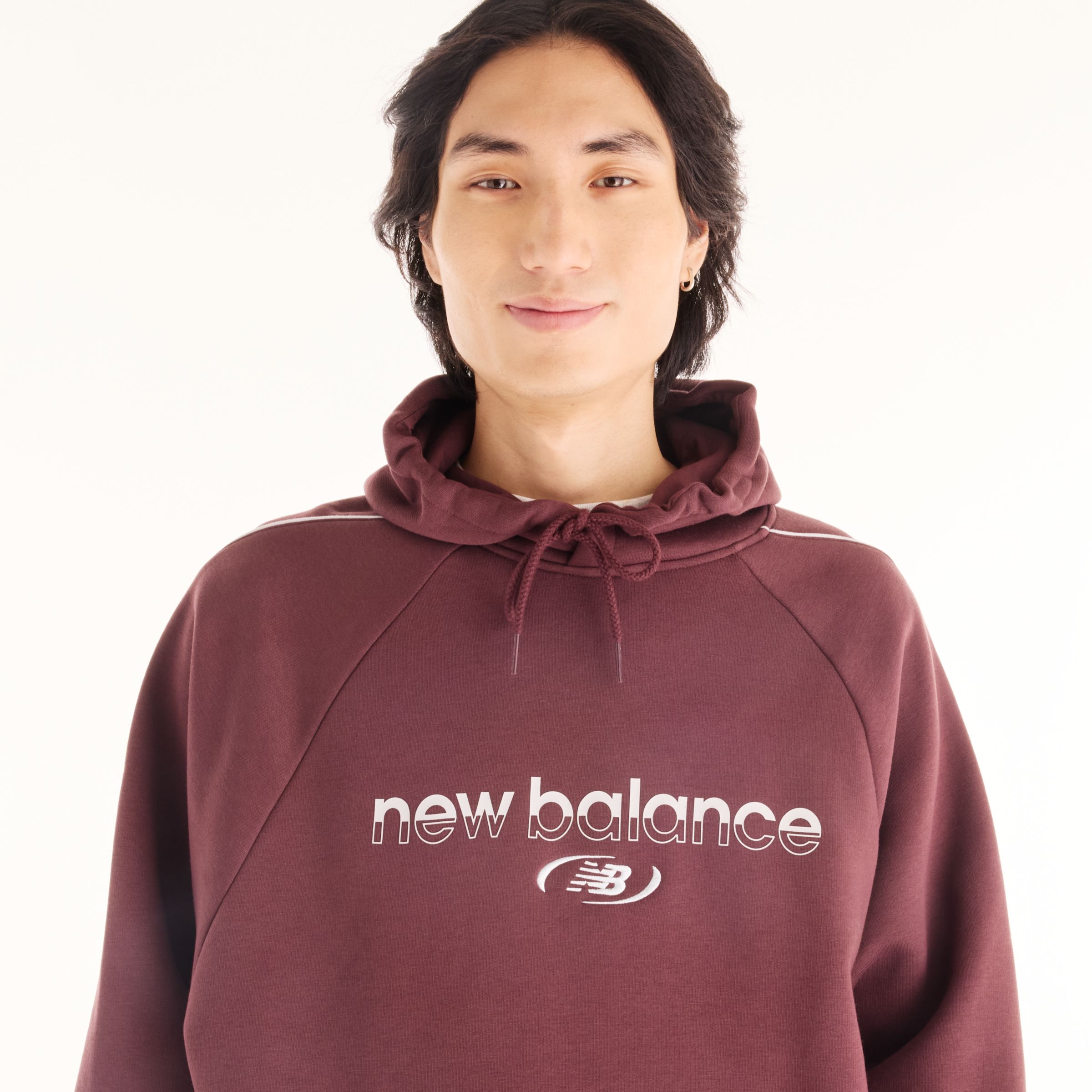 Justin is wearing size M and is 6'11"/186cm. Chest: 34"/86cm, Waist: 29"/74cm, Hips: 35"/89cm