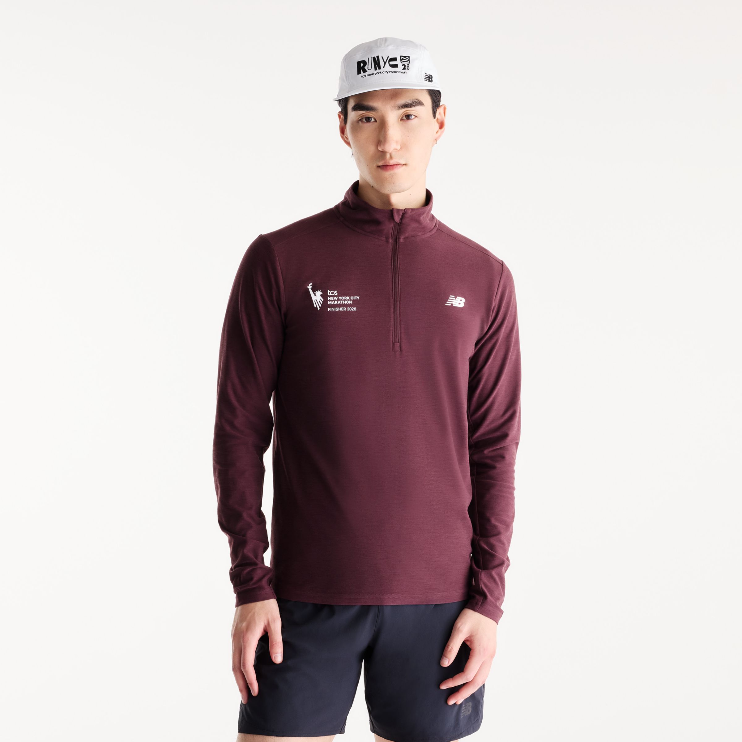 Derek is wearing size M and is 6'1"/187cm. Chest: 38"/96cm, Waist: 31"/79cm
