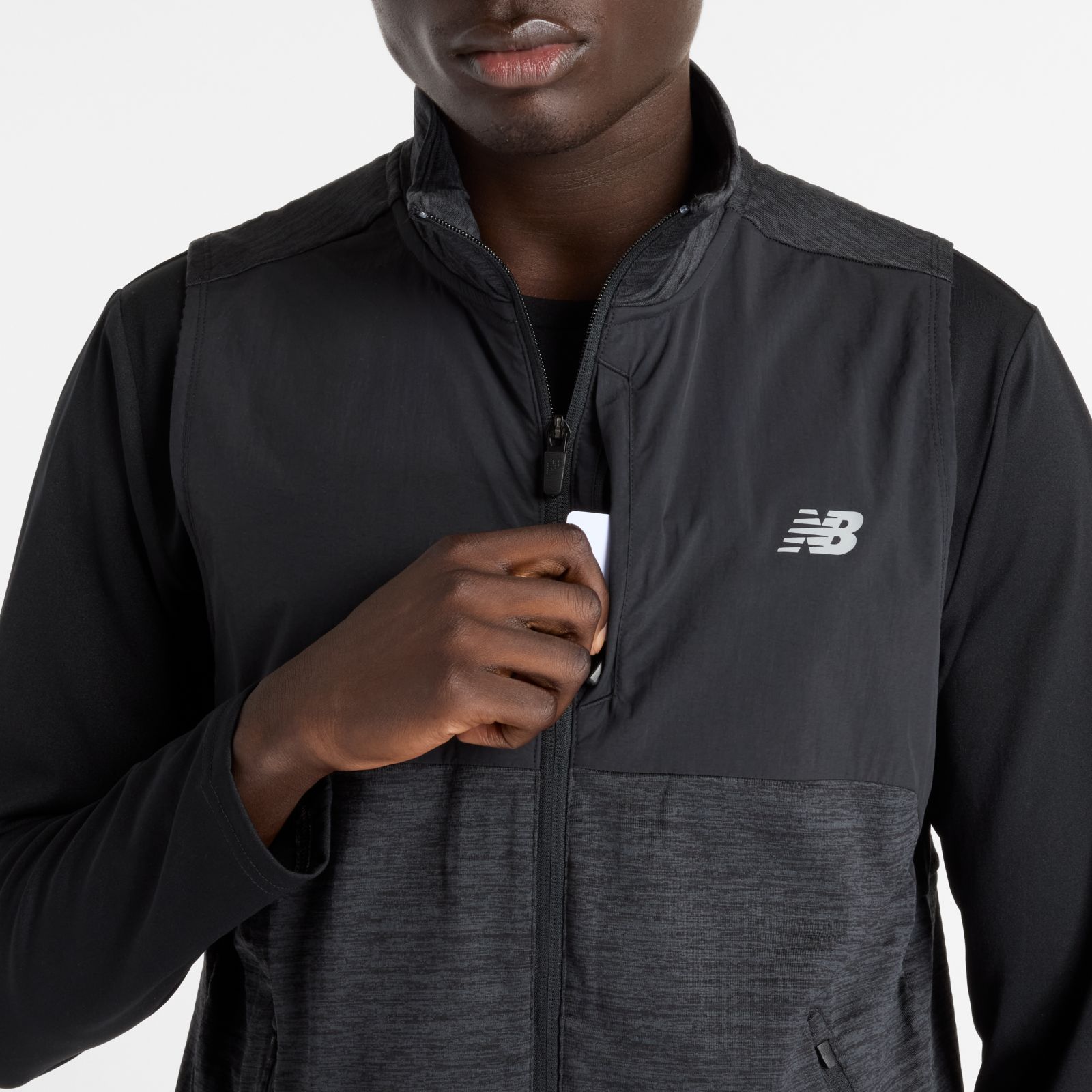 Мужские жилеты New Balance RC Essential Heat Grid Vest — фото 2
