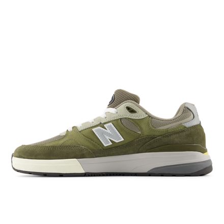 NB Numeric Andrew Reynolds 933