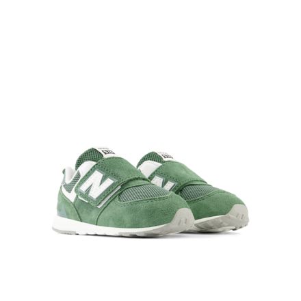 New balance kids hot sale outlet