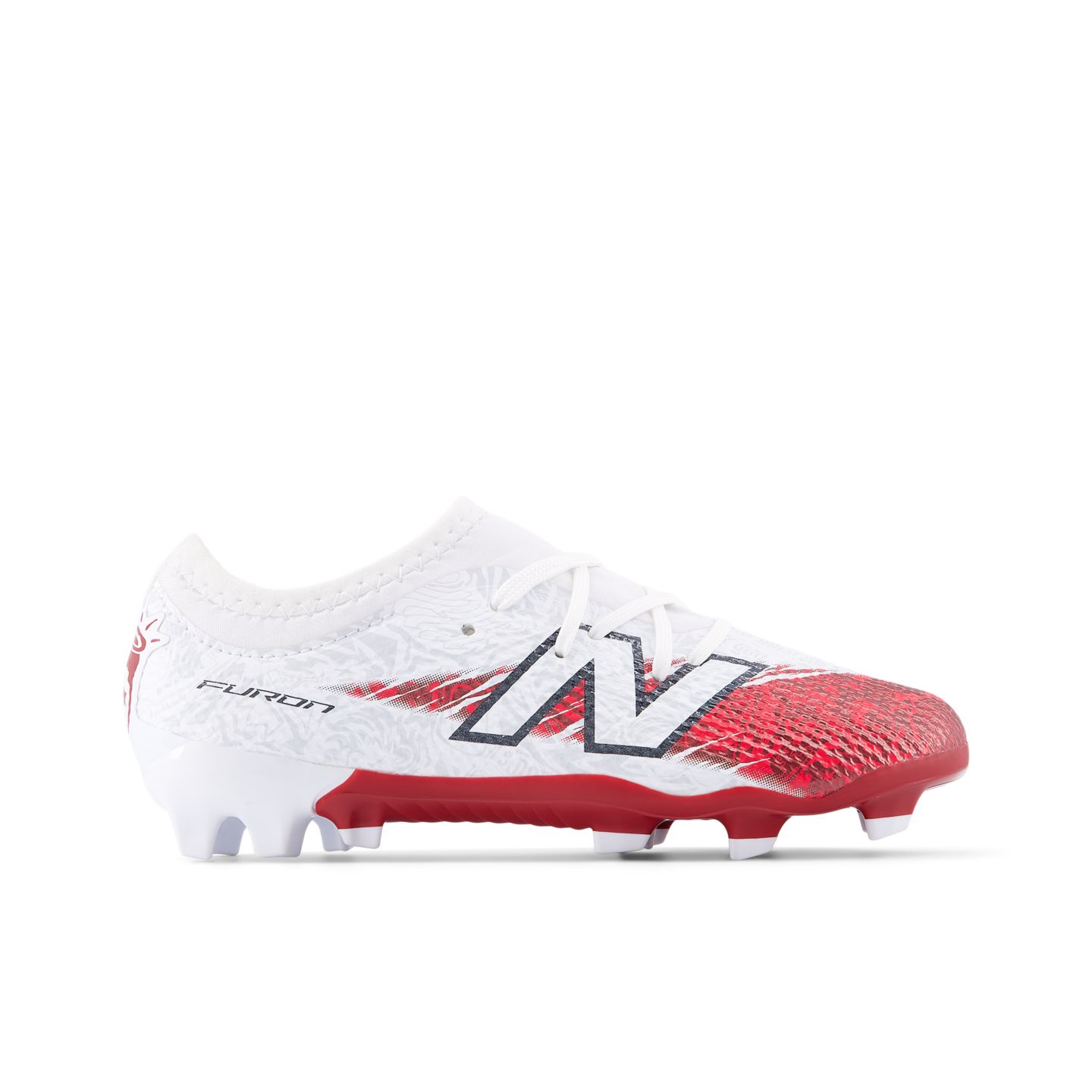 Детские бутсы New Balance Bukayo Saka x Furon Team Jnr FG V8, цвет: Белый / Бордовый — фото 1