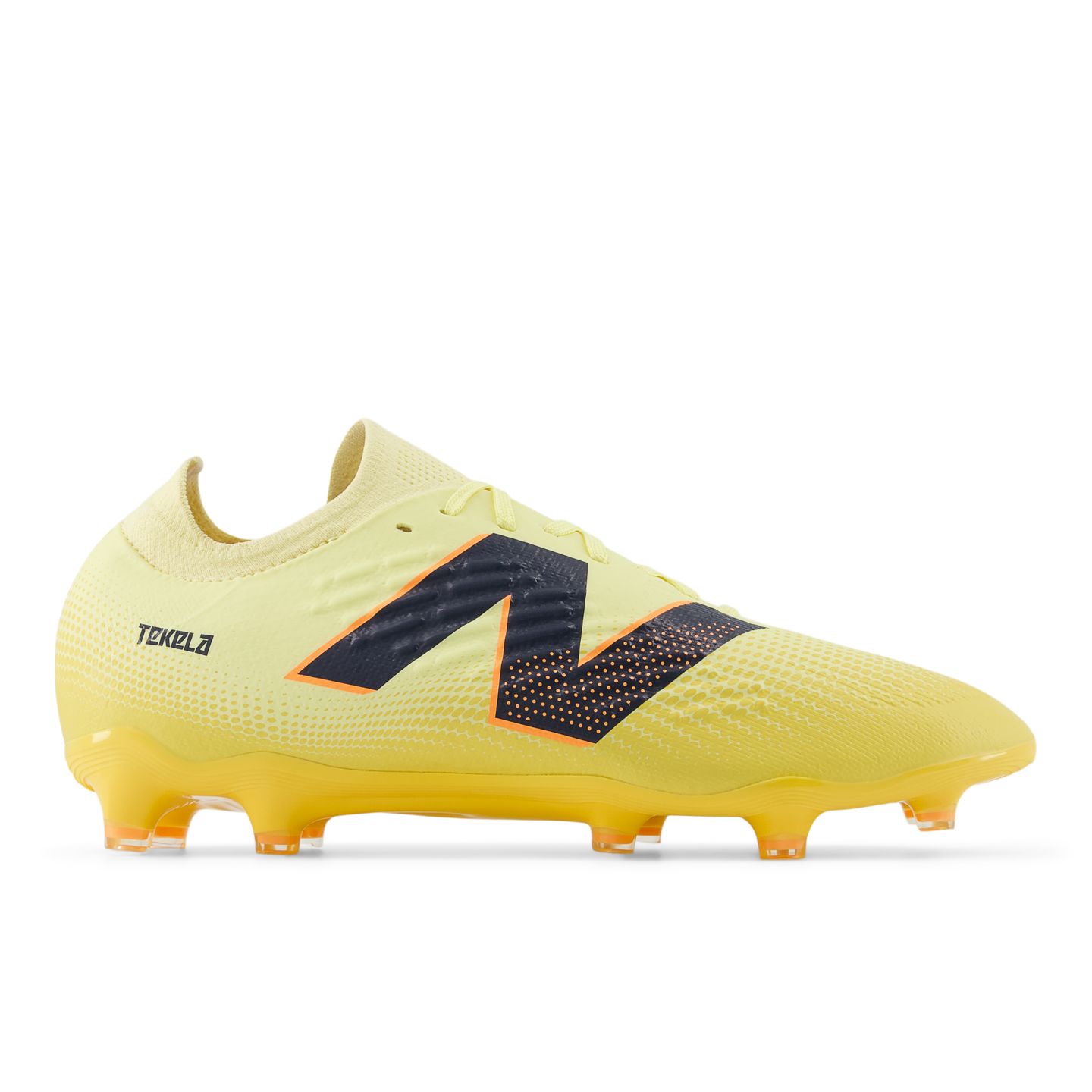 Мужские бутсы New Balance Tekela Magia Low Laced FG V4+, цвет: Parchment With Clementine And Hot Mango — фото 1