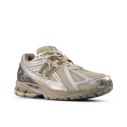 1906R, 金屬銀 with 灰狼 with 旱石, U1906RCP