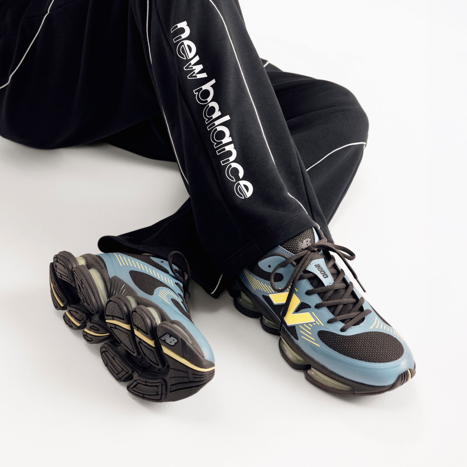 Мужские кроссовки New Balance Night Lights ABZORB 2000​ — фото 5