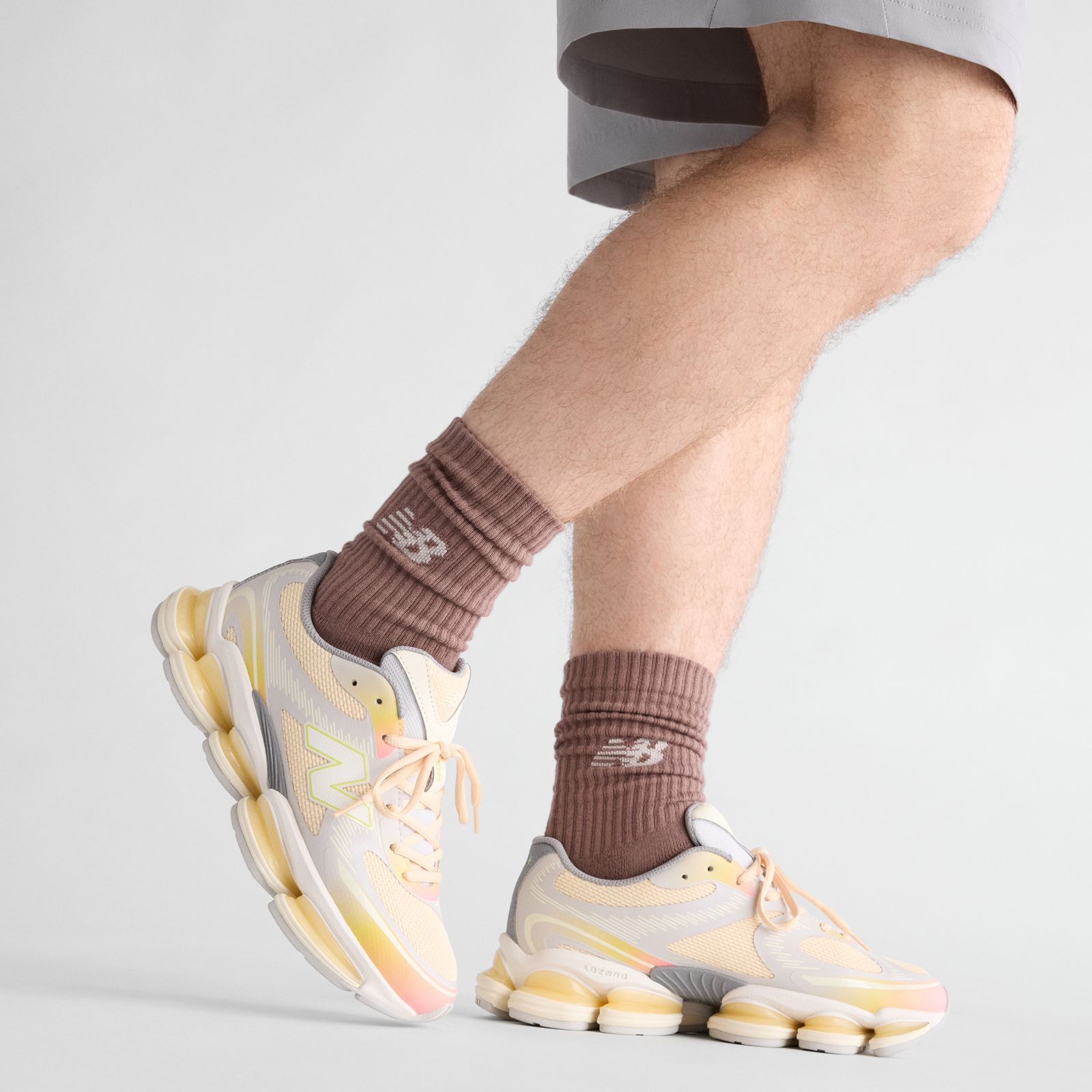 Мужские кроссовки New Balance Warm Skies ABZORB 2000 — фото 2