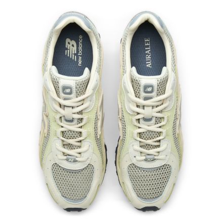 AURALEE x New Balance 204L
