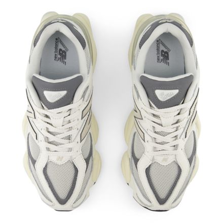 New Balance 9060 Outer Space Review& On foot - YouTube