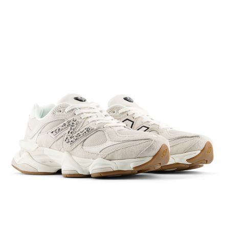 9060, MOONBEAM with SEA SALT with Black with Gum, U9060ASP