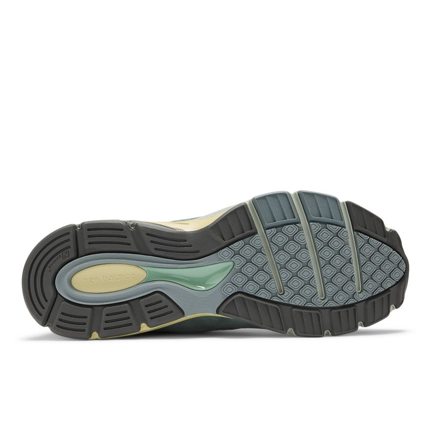 Auralee x New Balance Made in USA 990v4