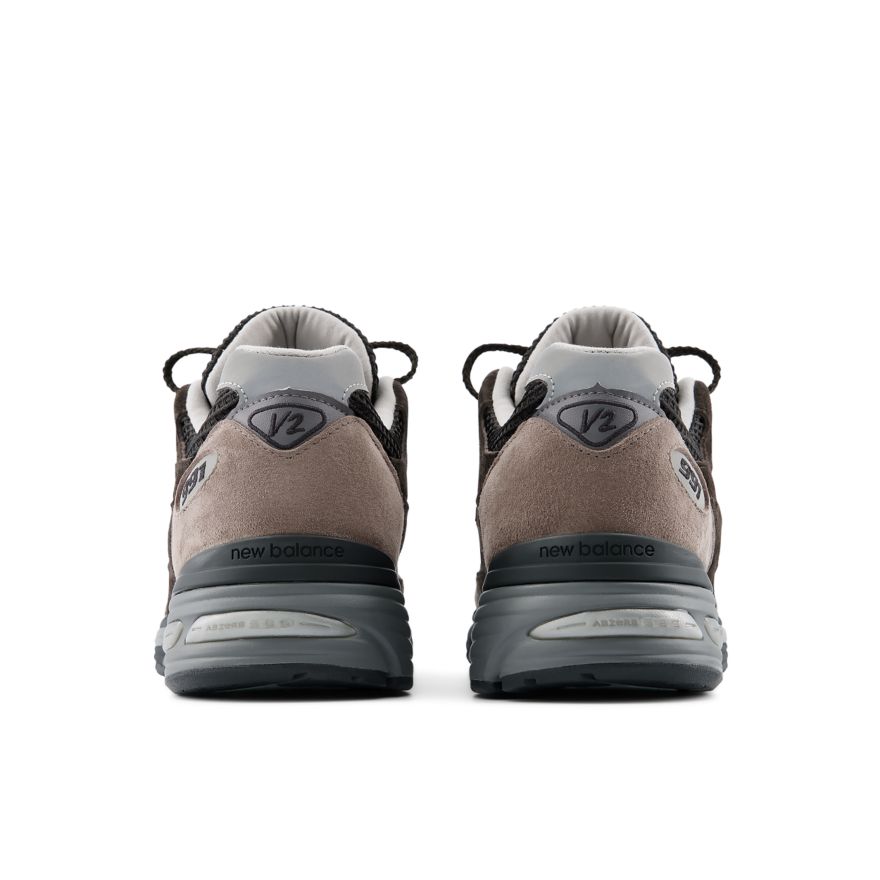 Made in UK 991v2 Elevated Neutrals