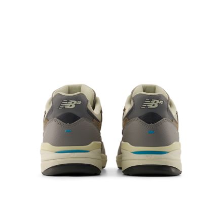 NB Numeric Andrew Reynolds 933