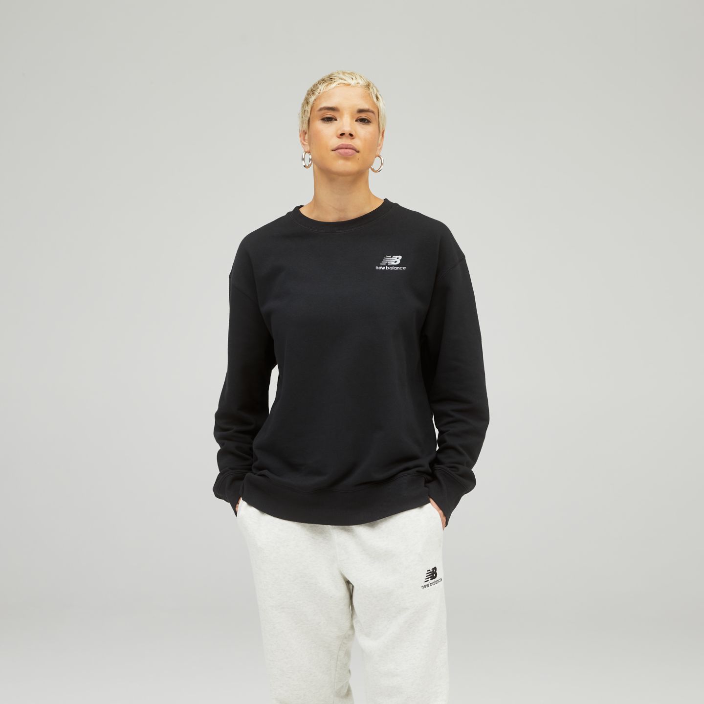 Мужской свитшот New Balance Uni-ssentials French Terry Crewneck, цвет: Чёрный — фото 1