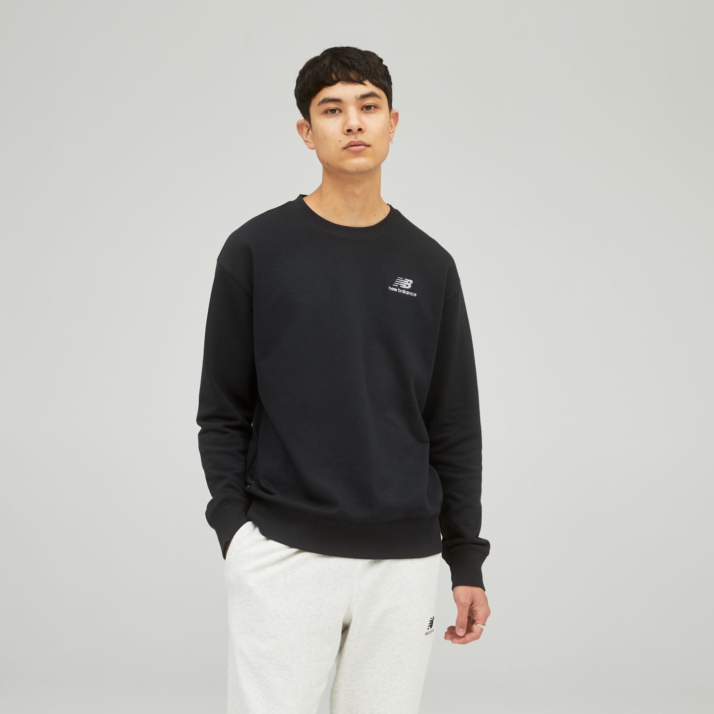 Мужской свитшот New Balance Uni-ssentials French Terry Crewneck, цвет: Чёрный — фото 5