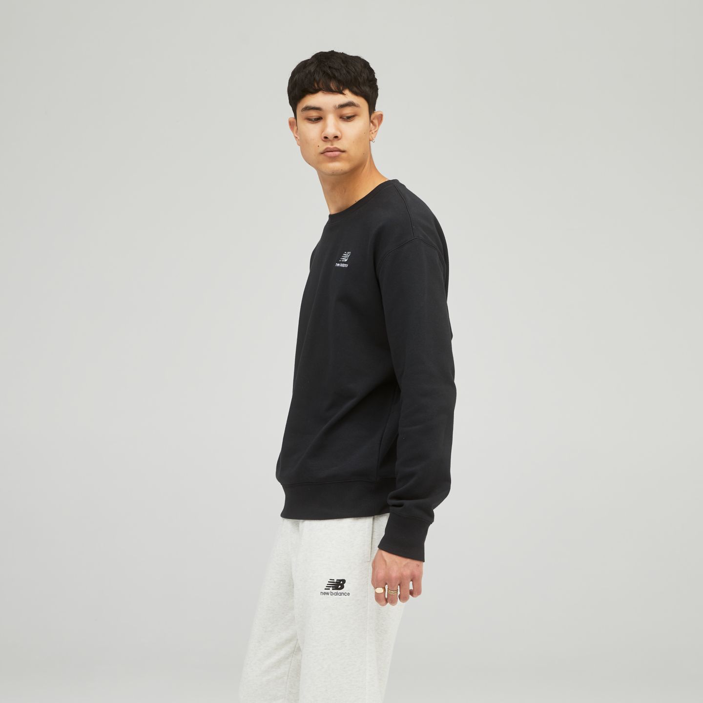Мужской свитшот New Balance Uni-ssentials French Terry Crewneck, цвет: Чёрный — фото 6