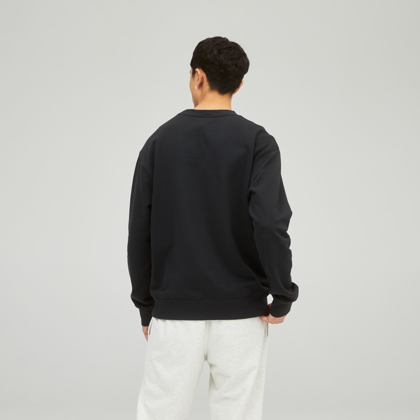 Мужской свитшот New Balance Uni-ssentials French Terry Crewneck, цвет: Чёрный — фото 7