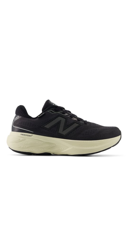 New Balance 880v15 GORE-TEX® in Black With Timberwolf With Timberwolf