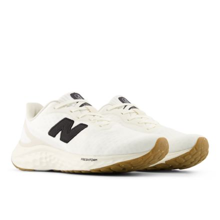 Fresh Foam Arishi v4, BLACK with LIGHT GOLD METALLIC with GUM 020, WARIS4TG