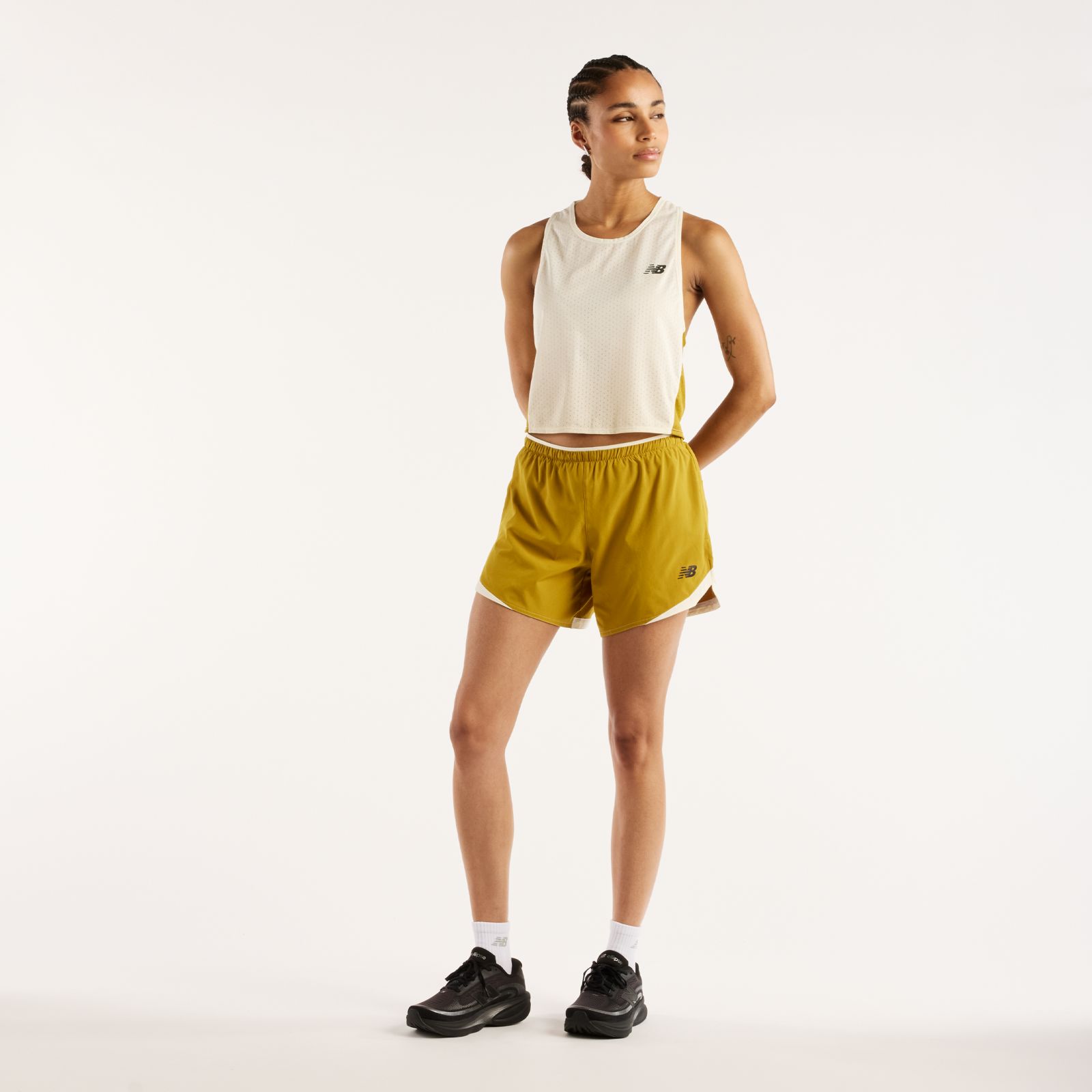 Женские брюки New Balance RC Essential Short 5" — фото 2