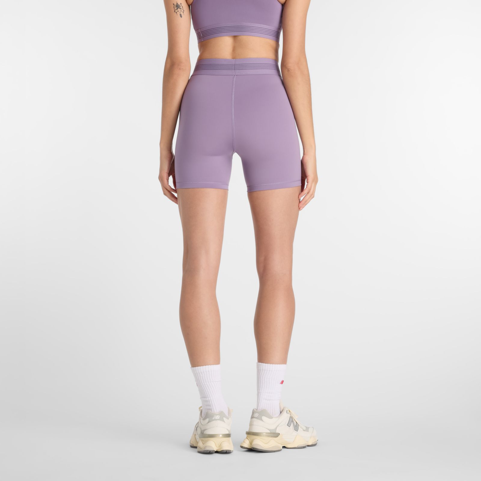 Женские брюки New Balance AC Fitted Short 5" — фото 4
