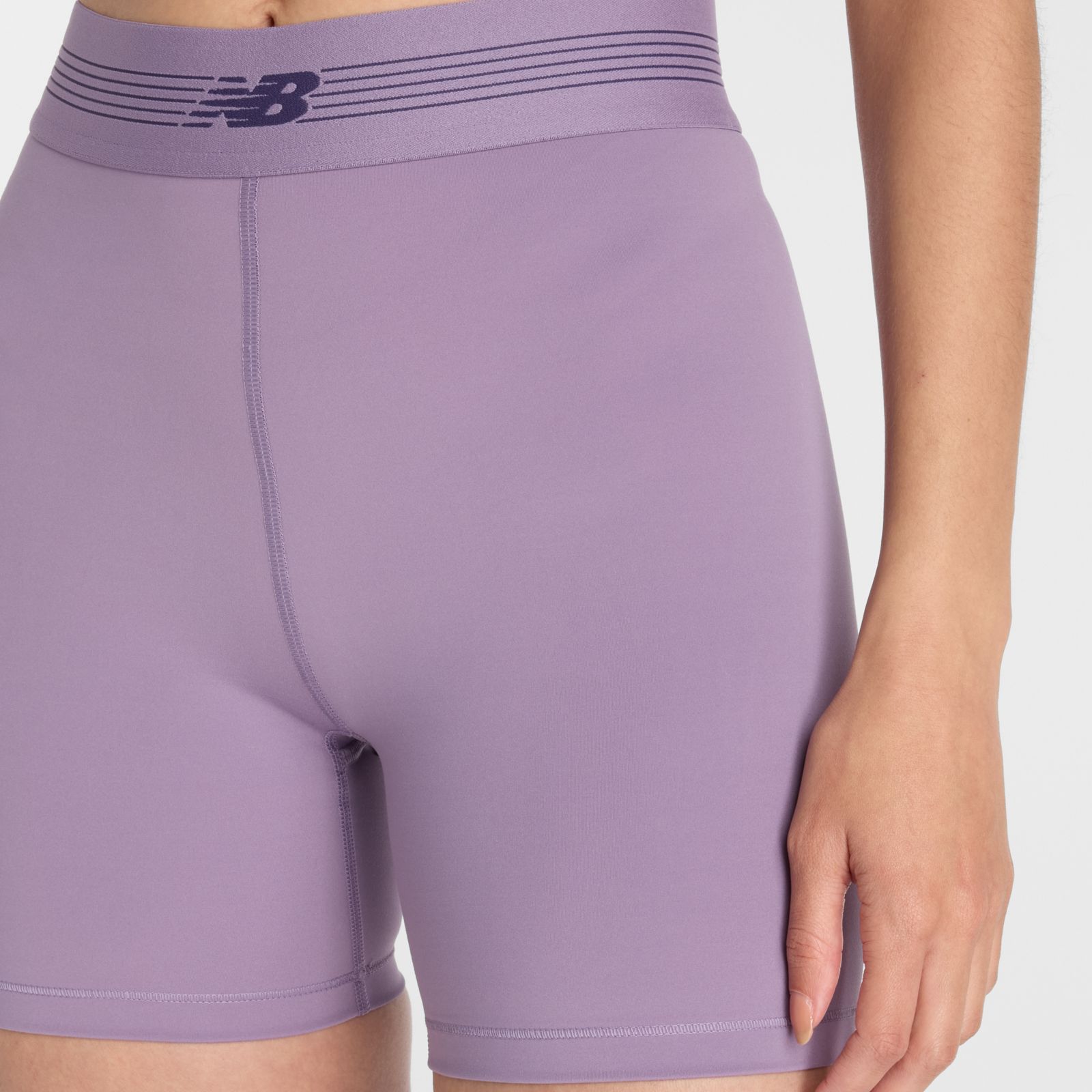 Женские брюки New Balance AC Fitted Short 5" — фото 3