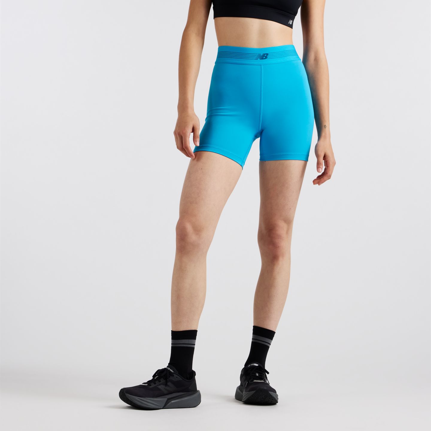 Женские шорты New Balance AC Fitted Short 5", цвет: Altitude — фото 1
