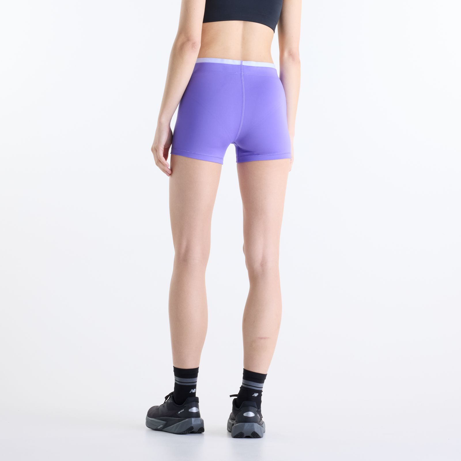 Женские брюки New Balance Fast Days Hot Short — фото 3