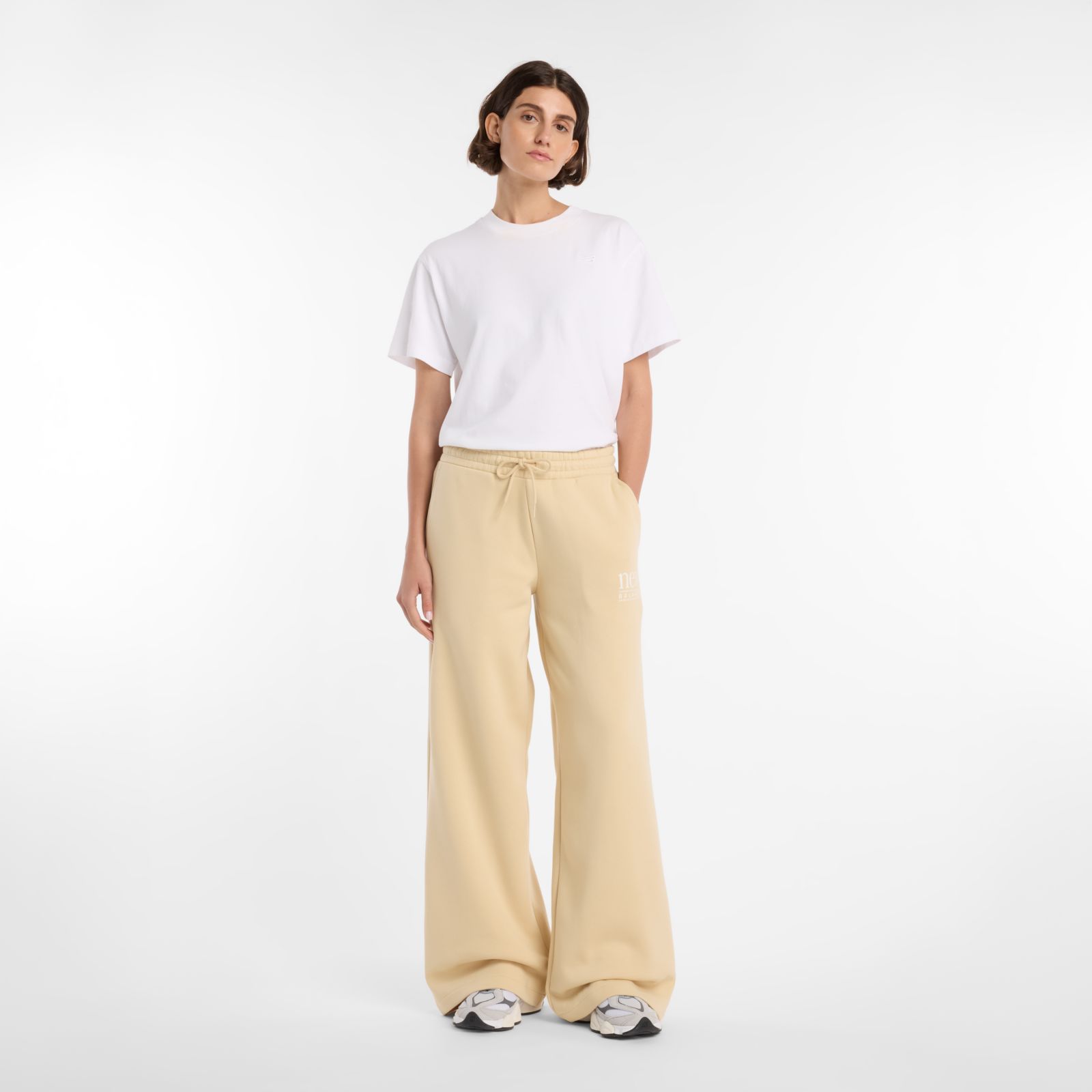Женские брюки New Balance Reimagined Fleece Pant — фото 2